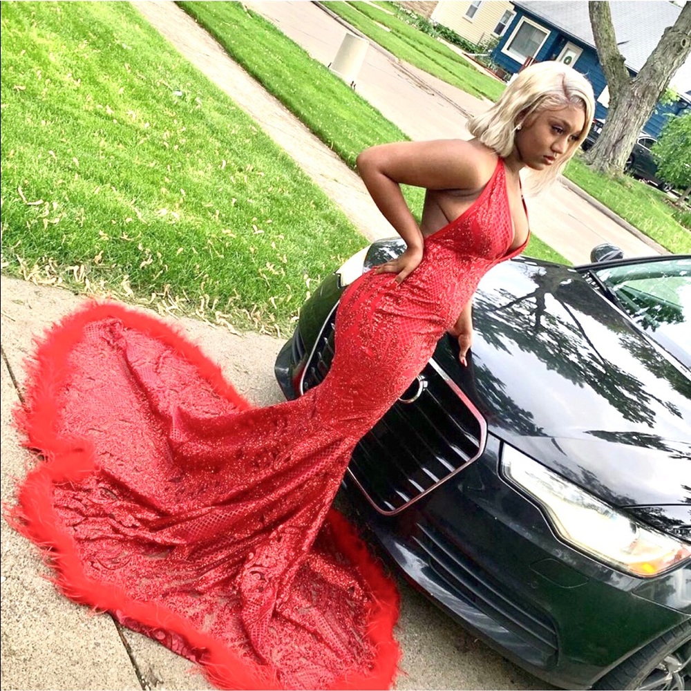 Custom-made Glitter Red Gown🤩
